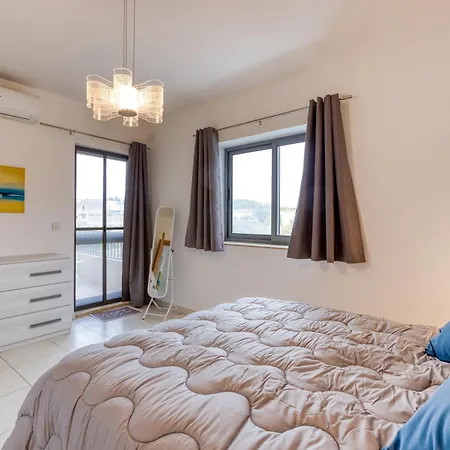 شقة Modern With Sofabed & Balcony In Gzr056 *
