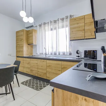 شقة Modern With Sofabed & Balcony In Gzr056 Gzira