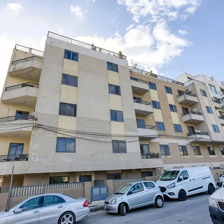 Modern With Sofabed & Balcony In Gzr056 Gzira